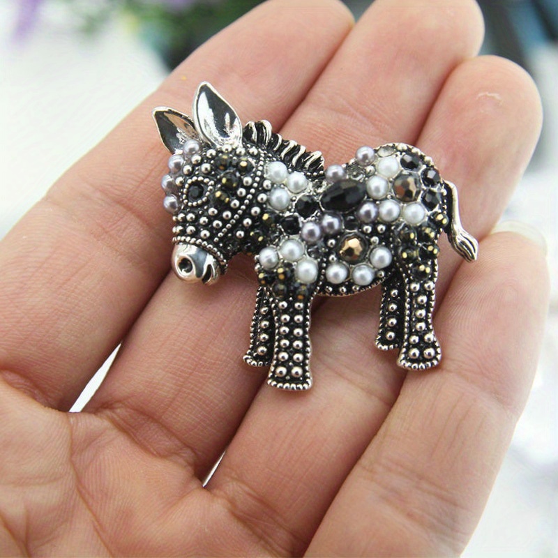 

Vintage Elegant Style Donkey Brooch Pin, Women's Fashion Animal Jewelry, Cute Cartoon Design