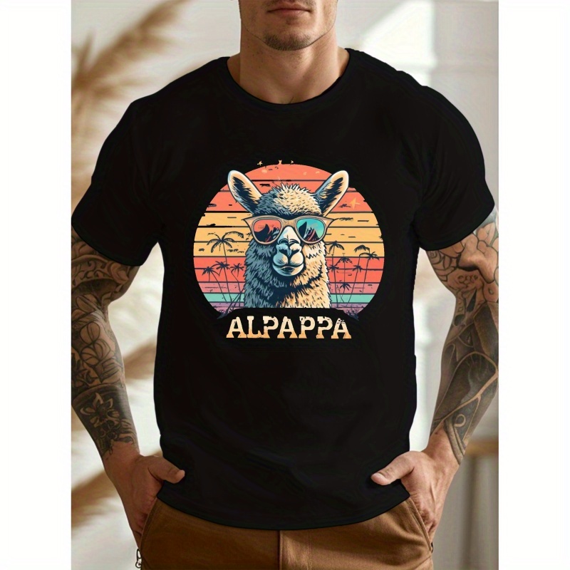 

Stylish Sunset Alpaca Wearing Sunglasses Graphic Print, Men's Round Neck Short Sleeve T-shirt, Casual Comfy Fit Top For Summer