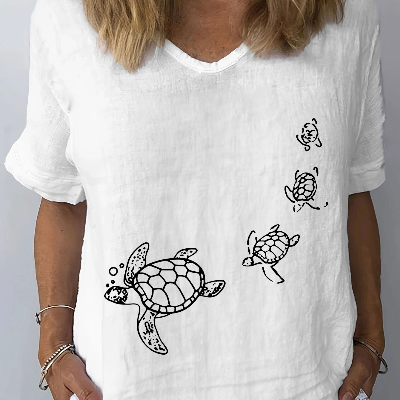 

Turtle Print T-shirt, Short Sleeve V Neck Casual Top For Summer & Spring, Women's Clothing