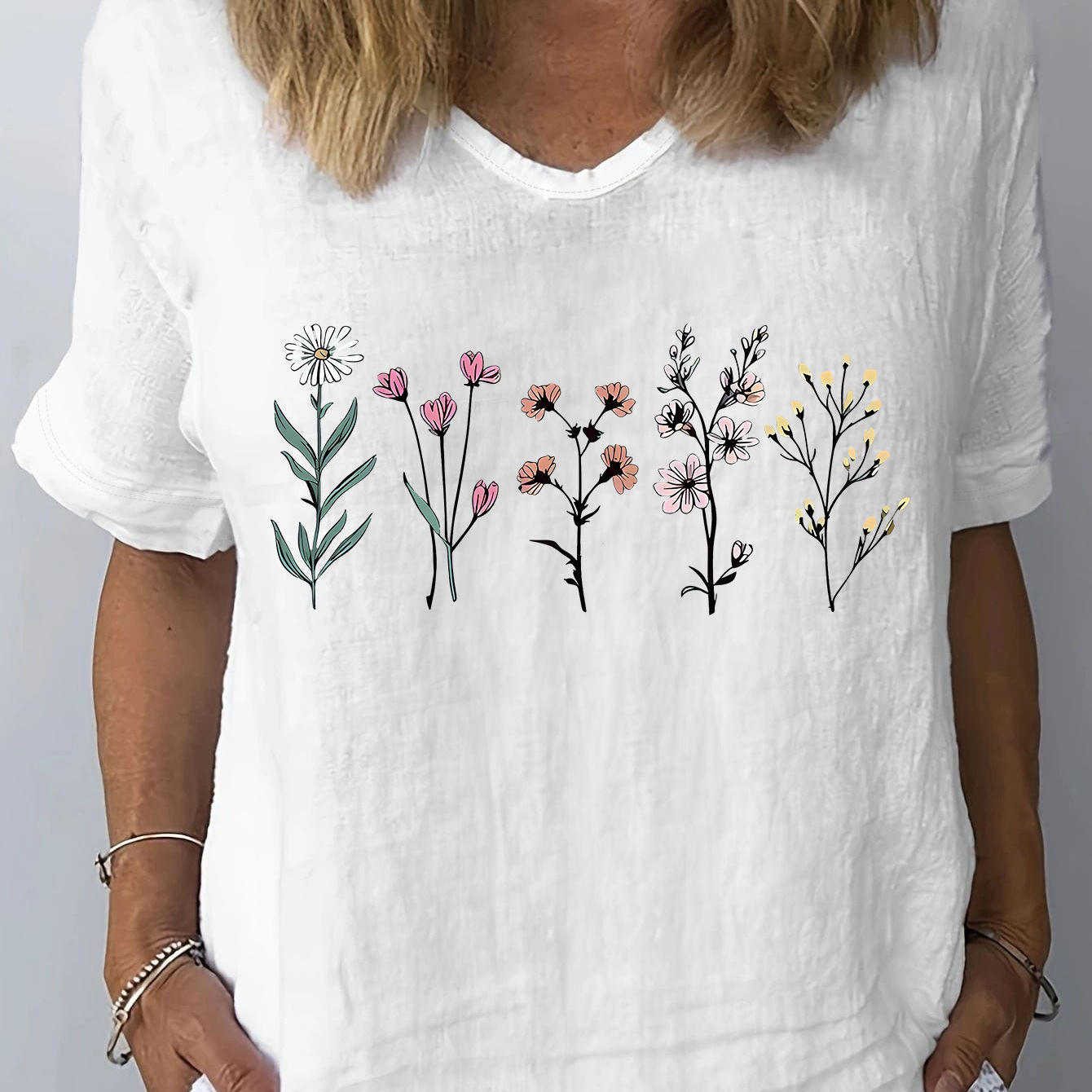 

Floral Print T-shirt, Short Sleeve V Neck Casual Top For Summer & Spring, Women's Clothing