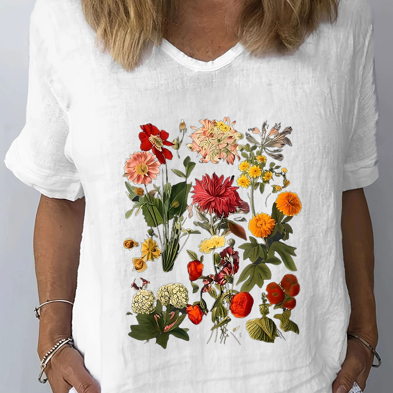 

Floral Print T-shirt, Short Sleeve V Neck Casual Top For Summer & Spring, Women's Clothing