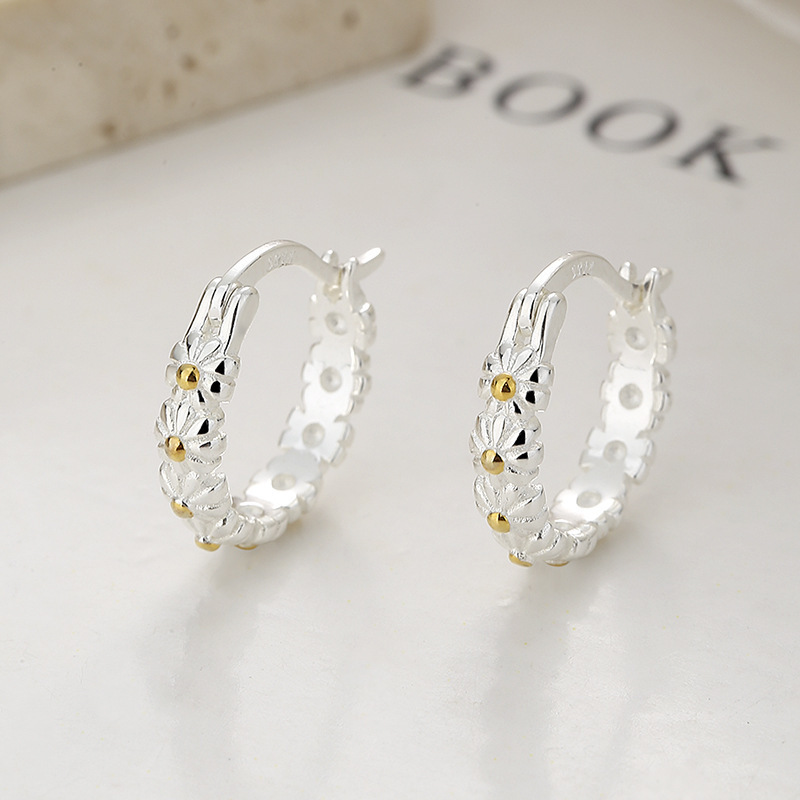 TEMU A Pair Of 925 Silver Daisy Earrings, Sweet And Fresh Flower Hoop Earrings, Stylish And Trendy Unique High-quality Ear Accessories, Granddaughter, Daughter, Adult Ceremony, Birthday Gift