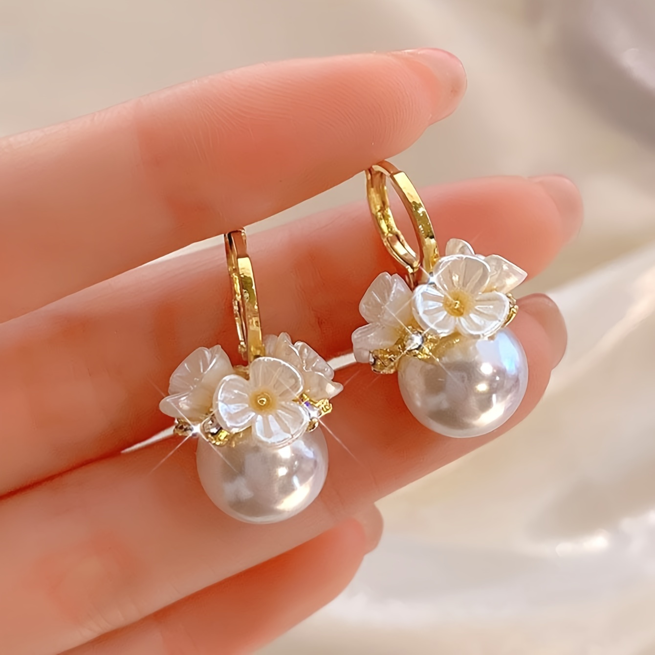 

2pcs/pair Bohemian Simulated Pearl Hoop Earrings For Women, Unique Fashionable Jewelry With Sparkling Rhinestones Decor