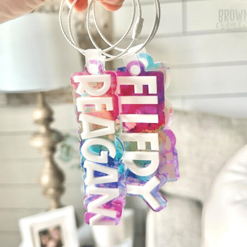 

1pc Personalized Rainbow Acrylic Backpack Tag - Customizable Luggage & Diaper Bag Accessory With Vibrant Letter Design, Perfect Gift For Her, Graduation Keepsake, Or Use