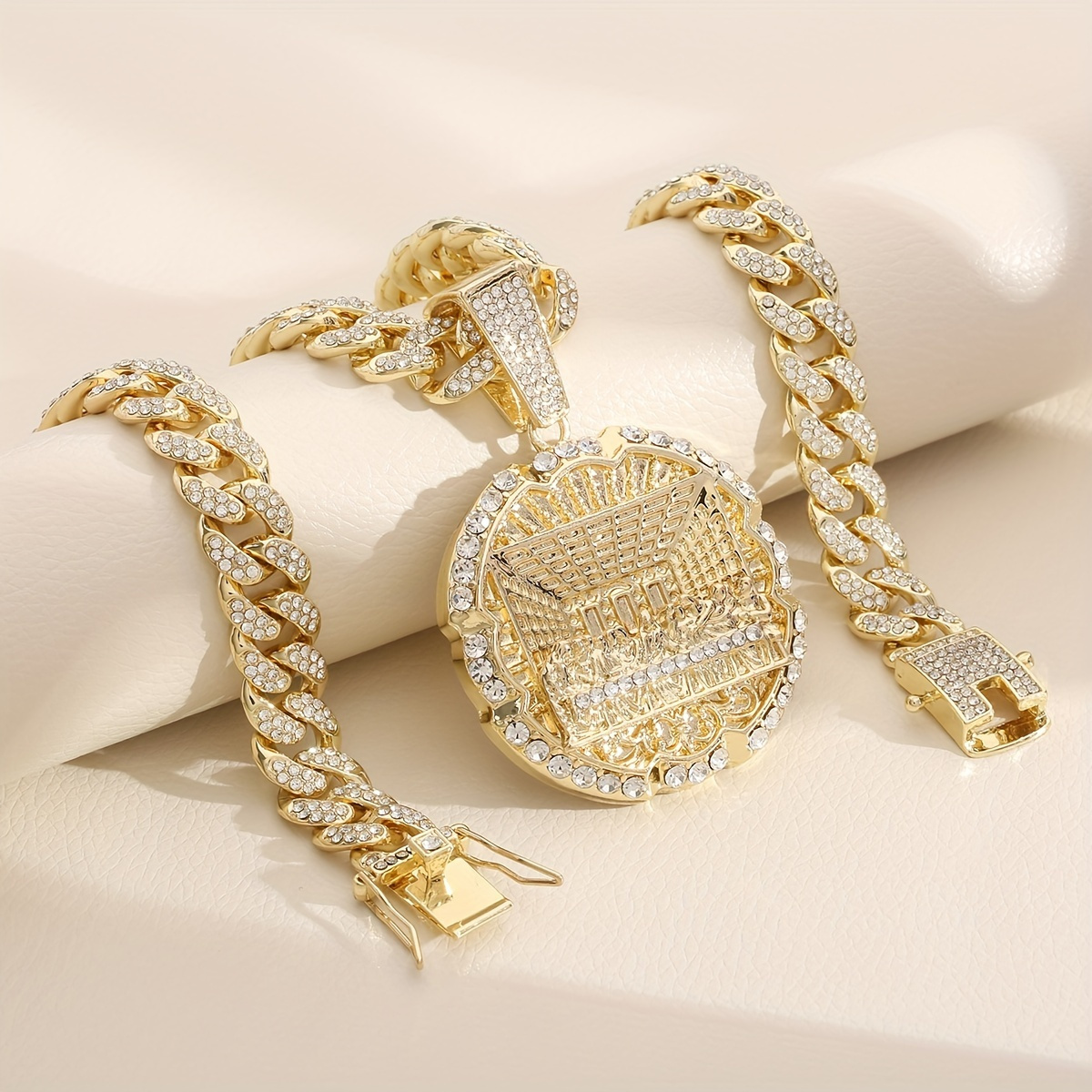 

Hip-hop Rhinestone Cuban Chain Necklace – 18k Gold Plated, 50cm, Avant-garde Last Supper Pendant