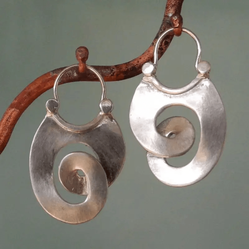 

Bohemian Vintage Spiral Drop Earrings For Women, Silver Plated Copper, Minimalist Boho Chic Dangle Earrings For Daily And Banquet Occasions, All Season Elegant Jewelry Without Feathers