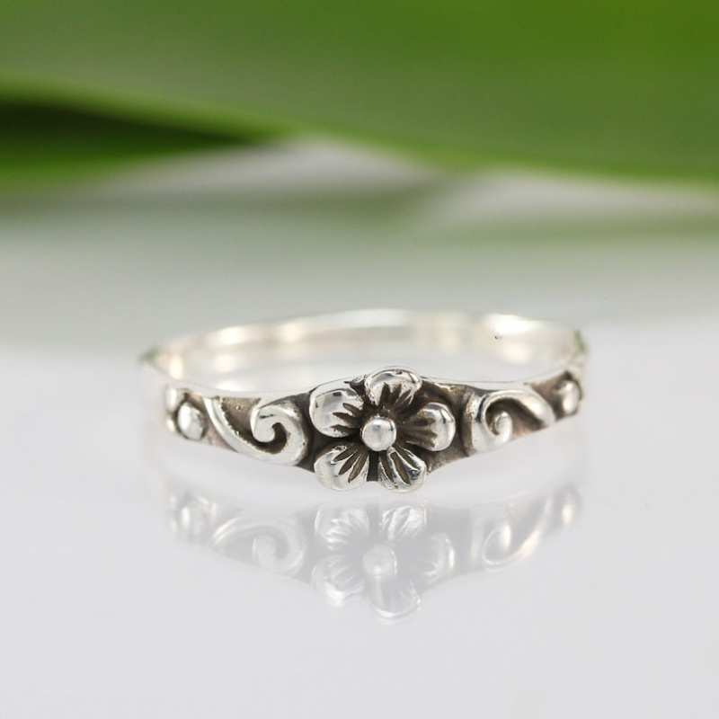 

Sterling Silver Antique Style Floral Band Ring, Bohemian Women's Elegant Vintage-inspired Friendship Gift, Perfect For Daily Wear, Parties & Special Occasions