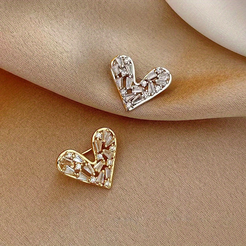 

Glitter Rhinestone Heart-shaped Brooch Pin, Minimalist Safety Pin For Cheongsam Dresses Cardigans Mini Corsage For Women