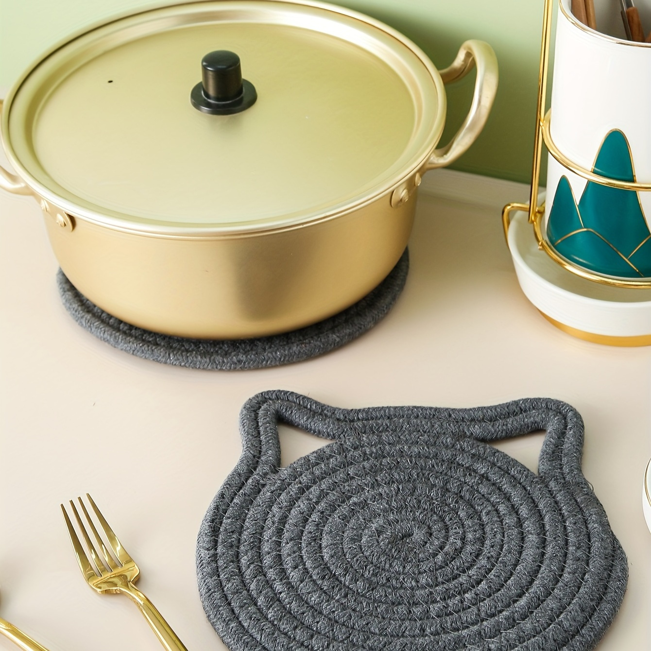 

Charming Cat Ear Woven Pot Mat - Versatile, Heat-resistant & Easy To Clean With Hanging Loop For Kitchen Decor