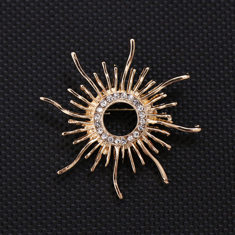 Vintage Baroque Shape Brooches Exquisite Rhinestone Sun God Brooch Pins Temperament Men Women Coat Accessories