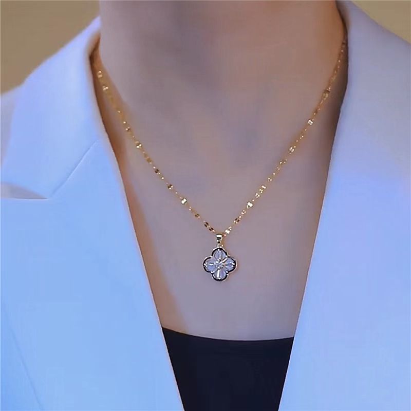 

Elegant Bohemian Simple Style Necklace, Fashion Delicate Clavicle Chain, Gold-tone With Clover Pendant, Chic Luxury Jewelry For Women