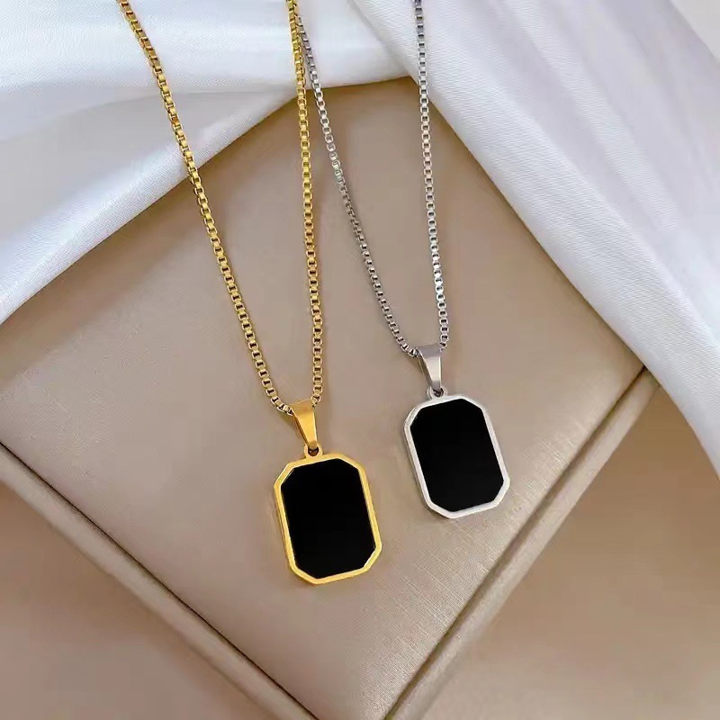 

1pc Rectangle Pendant Necklaces, Black Plate Clavicle Chain, Simple Style, Women's Elegant Geometric Accessory