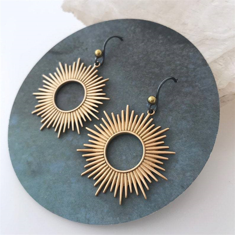 

Creative Hollow Golden Sun Design Dangle Earrings Vintage Elegant Style Jewelry Daily Wear Accessories