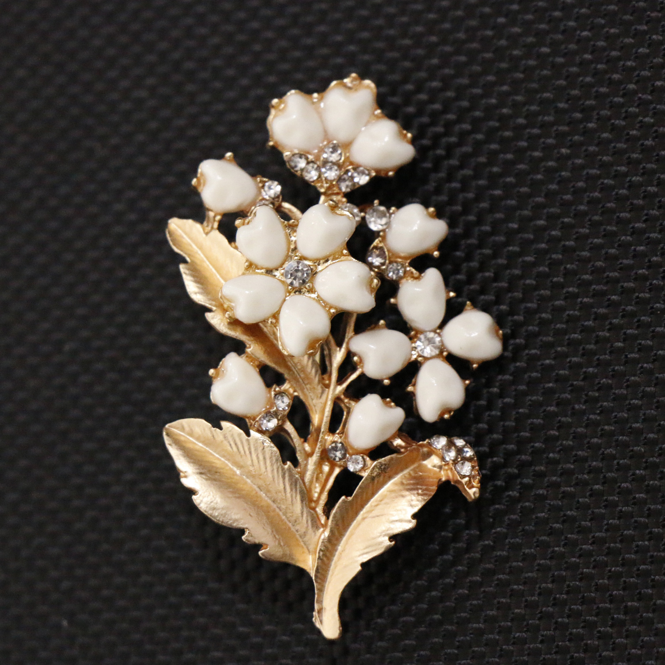 E-shop 1 Stück Kreative Minimalistische High-End Mattgoldene Serie Muschelblumen-Brosche, Damen Nischen-Temperament Mantel, Brosche Accessoires