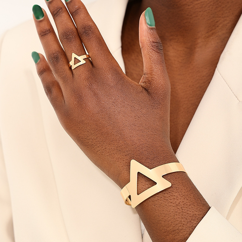 

Vintage Style Alloy Geometric Triangle Open Ring And Cuff Bracelet Set – No Mosaic, Unique Hollow Design, Adjustable Fashion Jewelry For Women, Daily Wear Accessory, All Season Suitable