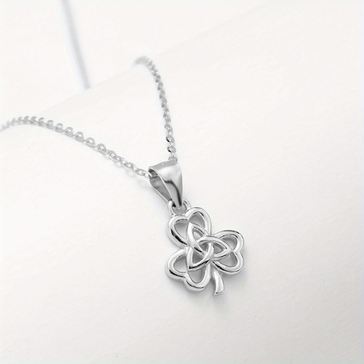 TEMU S925 925 Silver New Pendant Necklace Featuring A Clover Design, Showcasing A Easy Yet Elegant Temperament. This European And Niche Fashion