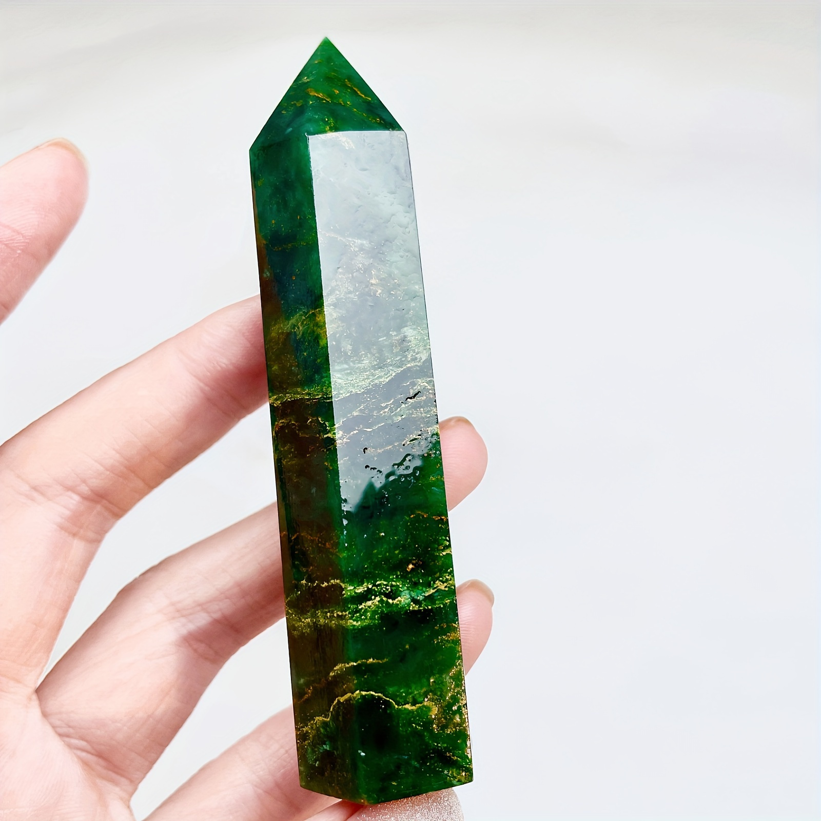 

1pc 7-10cm Collectible Emerald Single Pointed Pillar, Spiritual Home Decoration, Holiday Gift, Holiday Gifts