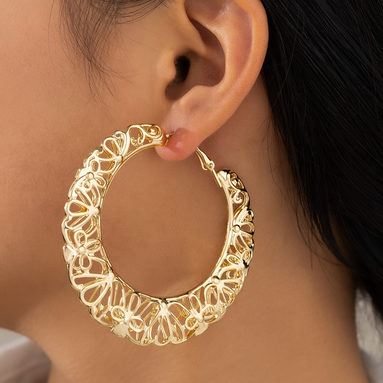 

1 Pair Hollowed Out Bowknot Pattern Hoop Earrings Round Trendy Exaggerated Earrings Jewelry Ladies' Earrings Jewelry