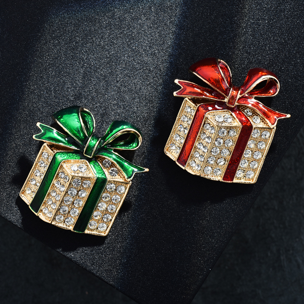 

Exquisite Christmas Festival Bow Gift Box Brooch Pin Classic Vintage Unisex New Year Gift For Women Men