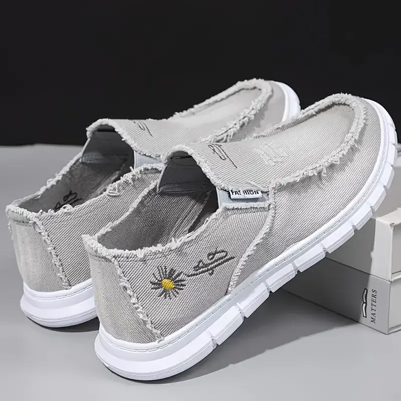 embroidered low details 0
