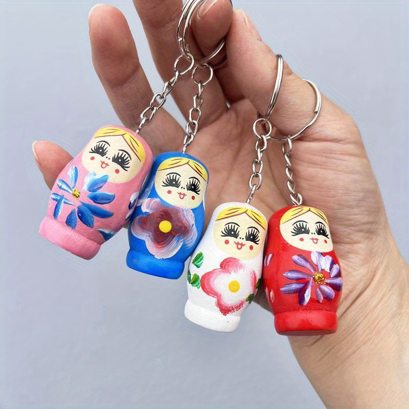 

4pcs Random Of Keychains Large Wooden Cell Phone Car Pendant Small Crafts Pendant Gift