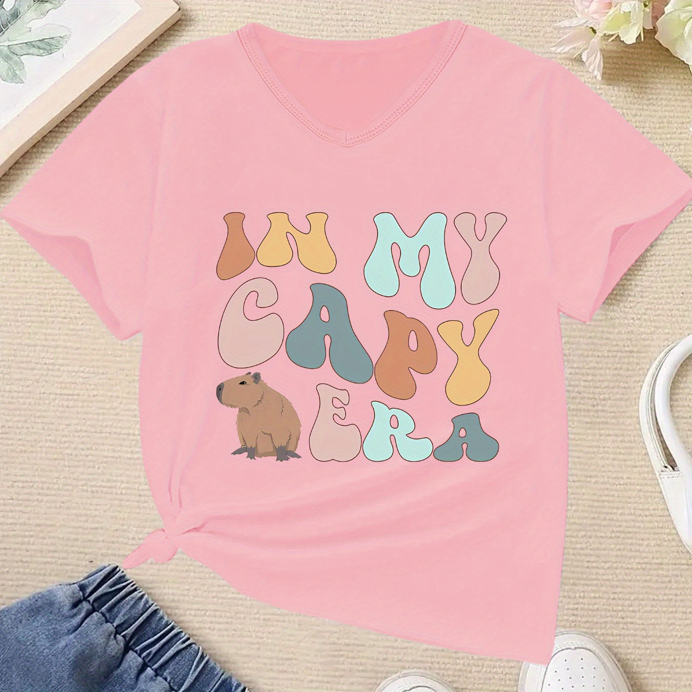 

Girls V-neck Short Sleeve T-shirt With "in My Capy Era" Print, Casual Comfortable Style, Fashionable Versatile Top