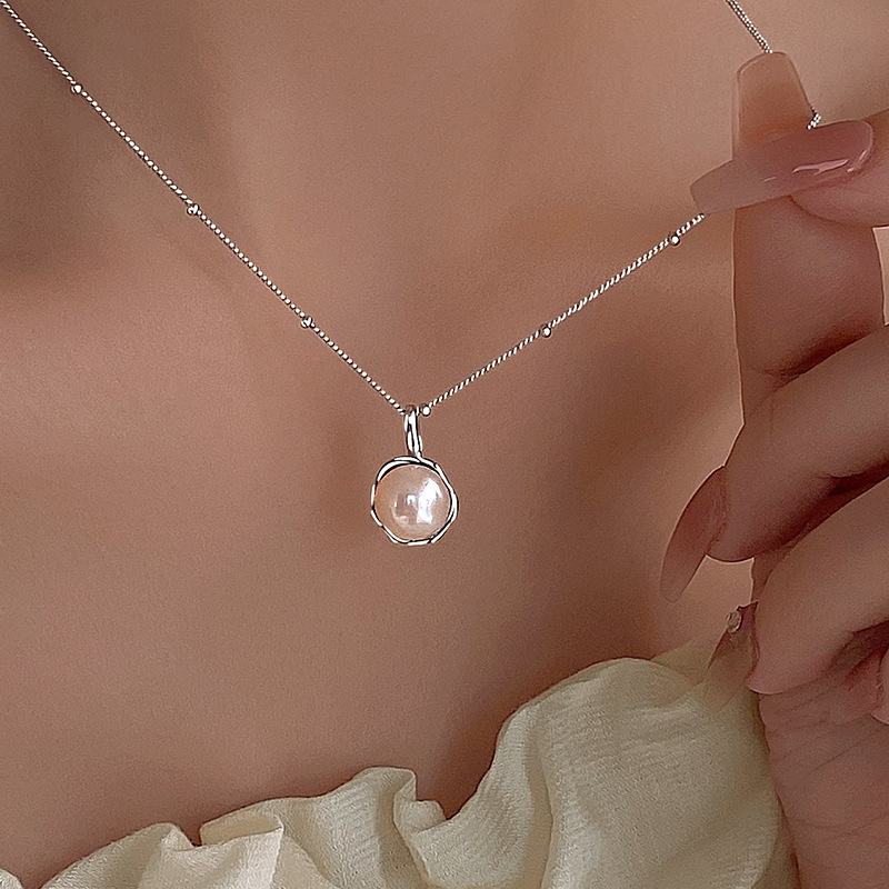 

Elegant Fashion Pearl Pendant Necklace, Luxurious Style, 17.7-inch Silver Chain, Essential Versatile Clavicle Accessory