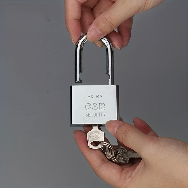 

Heavy-duty 40mm Padlock With 4 Keys - Ideal For Warehouse & Door Security