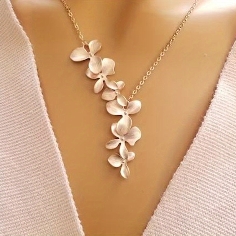 

Elegant Light Luxury Matte Petal Women's Necklace Collar Chain Party Versatile Birthday Gift Souvenir Gift