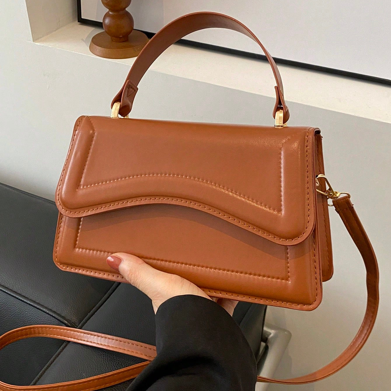 

Newly Designed Women's Brown Solid Color Small Square Handbag, Classic & Fashionable Shoulder Bag With Detachable & Adjustable Strap For Casual & Party Use