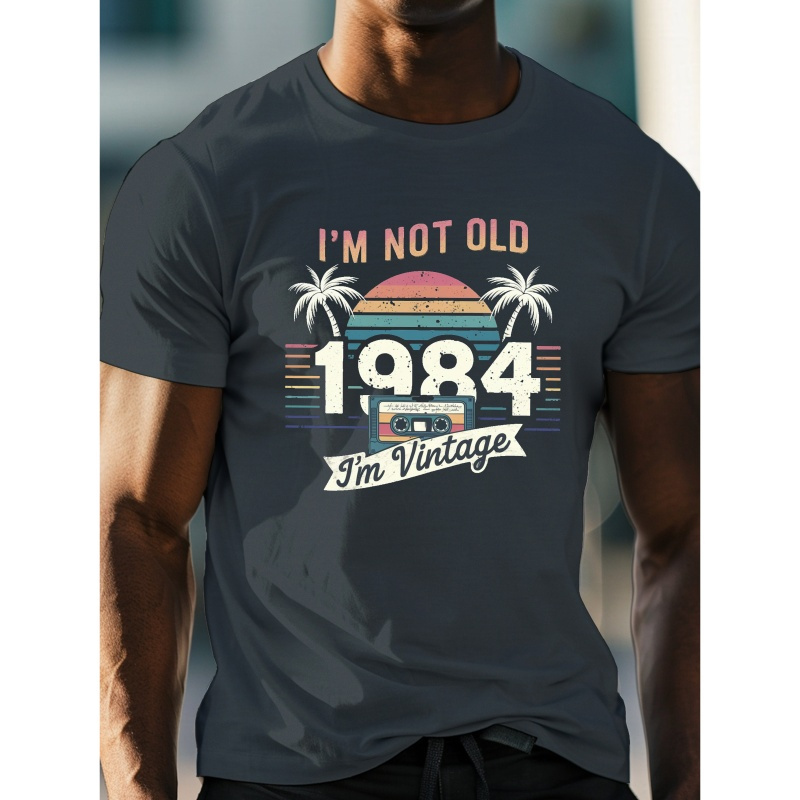 

1984 JE NE SUIS PAS VIEUX P JE SUIS UN T-SHIRT VINTAGE IMPRIMÉ, T-SHIRT À MANCHES COURTES ET COL ROND POUR HOMME, T-SHIRT DÉCONTRACTÉ ET CONFORTABLE LÉGER POUR L'ÉTÉ