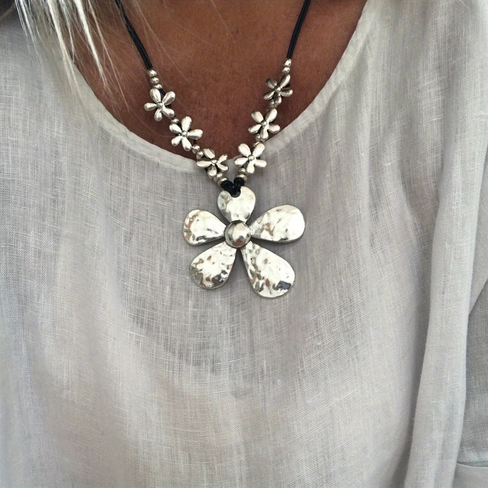 

Vintage Multi Flower Design Pendant With Collarbone Chain, Bohemian Beach Style Necklace, Jewelry