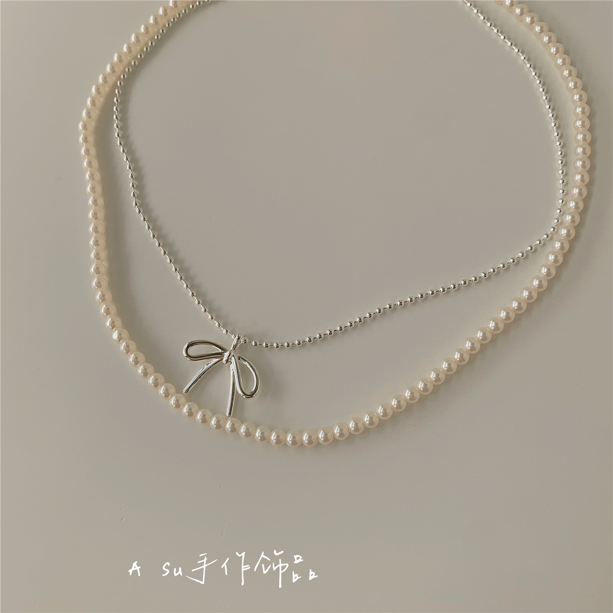 

Hot Selling Sweet And Elegant Double Layered Round Bead Chain With Bow And Imitation Pearl Collarbone Chain Necklace For Women's New Versatile And Cute Collarbone Chain For Girls