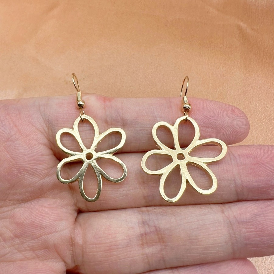 1 Pair Cute Alloy Daisy Flower Drop Earrings, Iron Post, Lightweight Design For Daily Wear & Gift-, Christmas Holiday Accessory - Compatible, Christmas Earrings