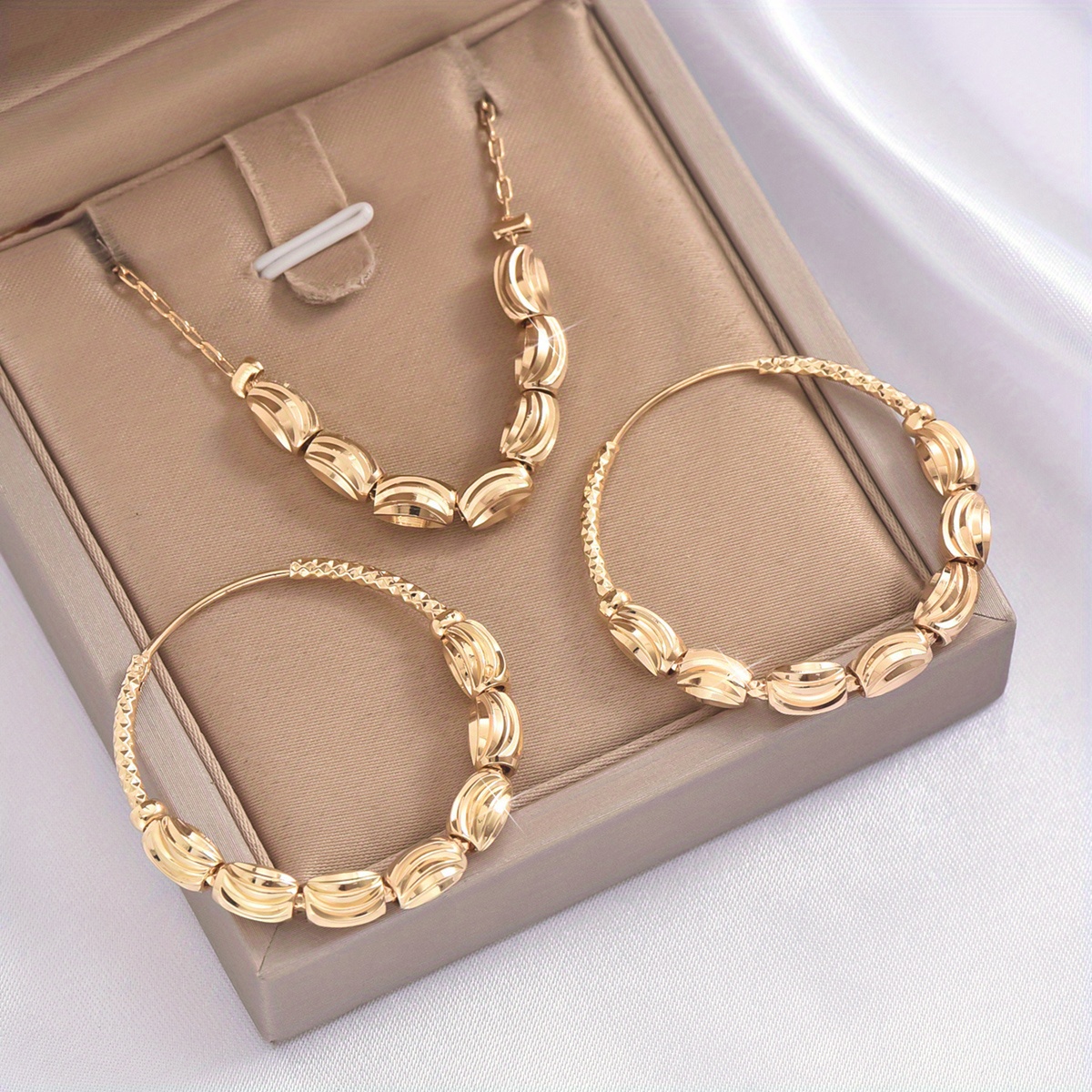 

2 Pieces/set Of New Creative Oval Beads Necklace Set, Suitable For Ladies Fashion Jewelry Set, Gold-plated-14k Copper, Jewelry Set For His Wife's Girlfriend