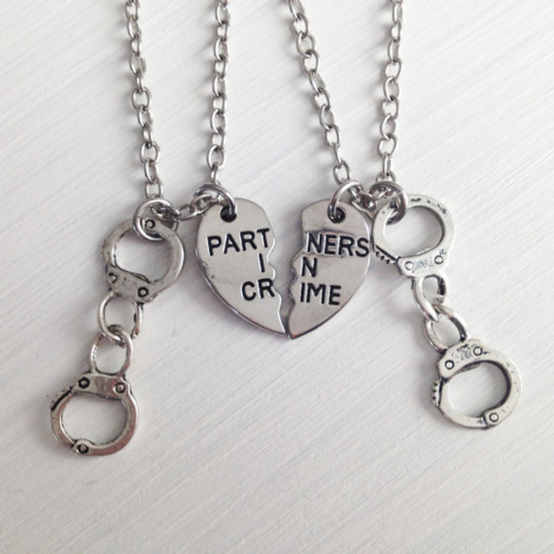 

Heart Handcuff Necklace Pendant Chain For Female Male Woman Man Friendship Lover Couple