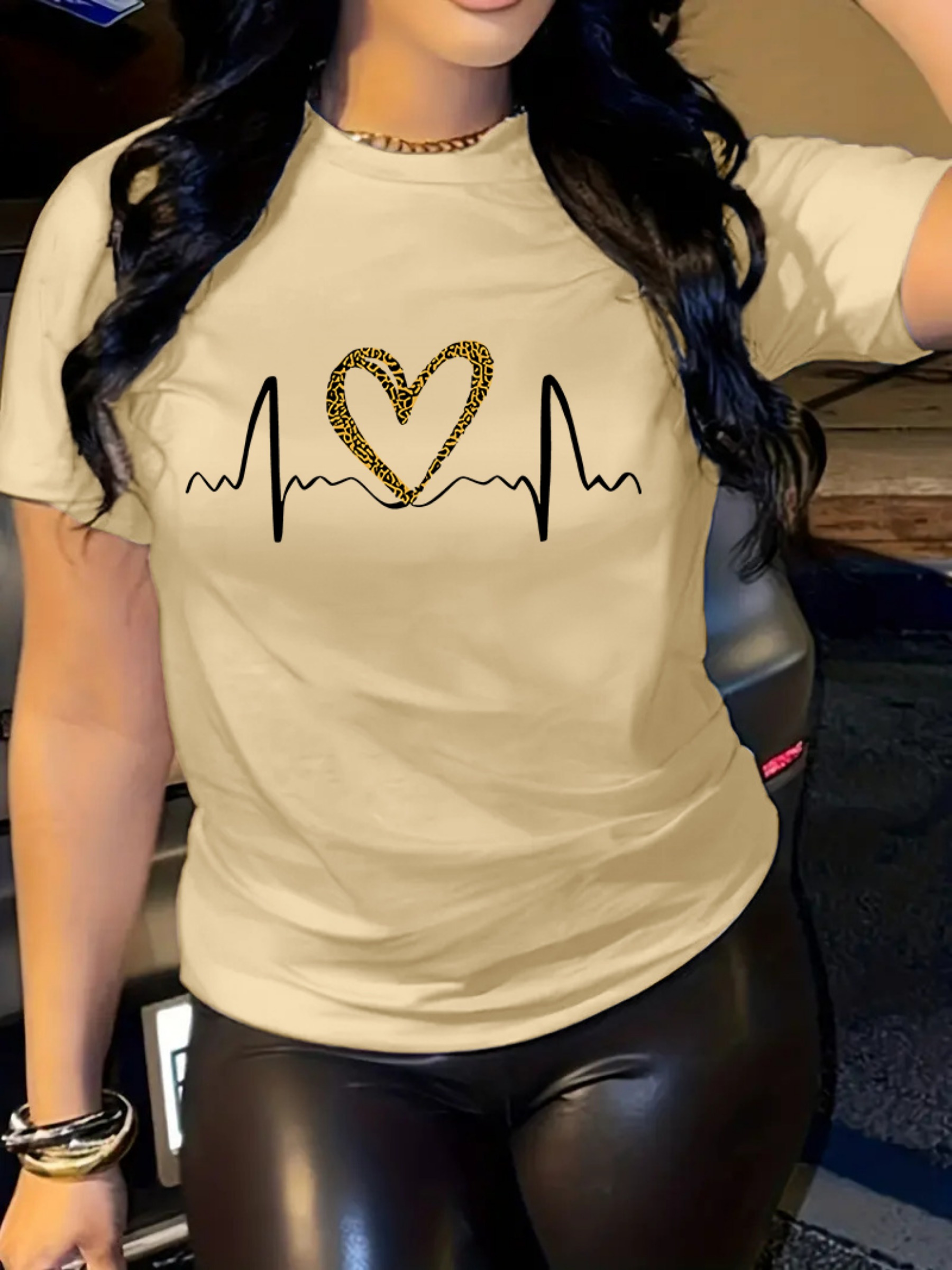 Leopard Heart Print Comfy T-Shirt, Round Neck Short Sleeve Sports Tee, Women's Activewear