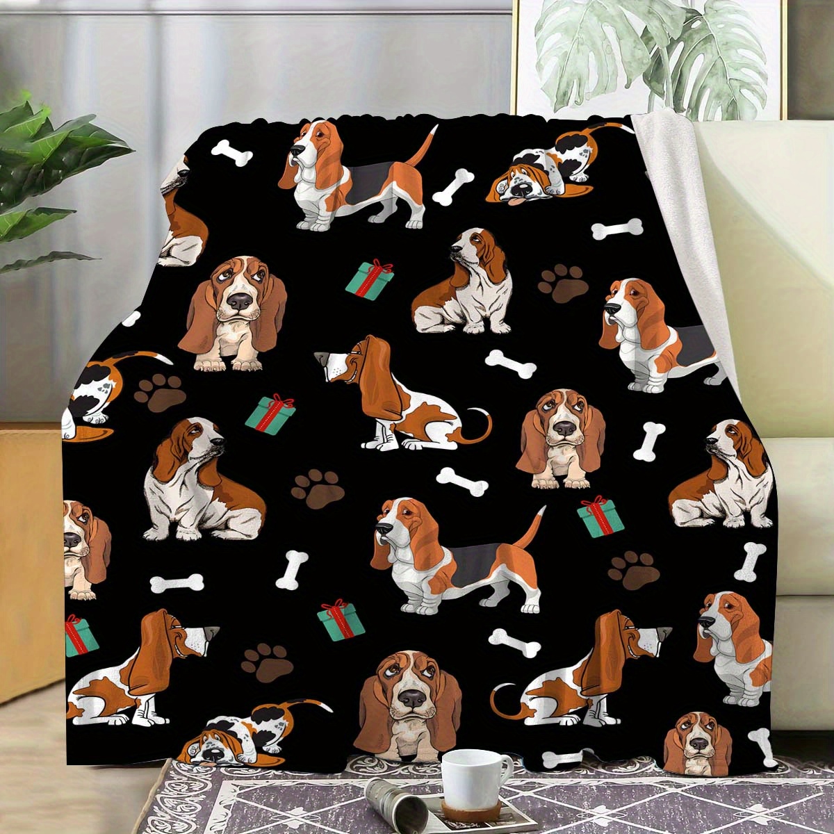 

Festive Basset Hound Printed Fleece Blanket - Soft And Comfortable For All Seasons - Perfect Gift For Dog Lovers