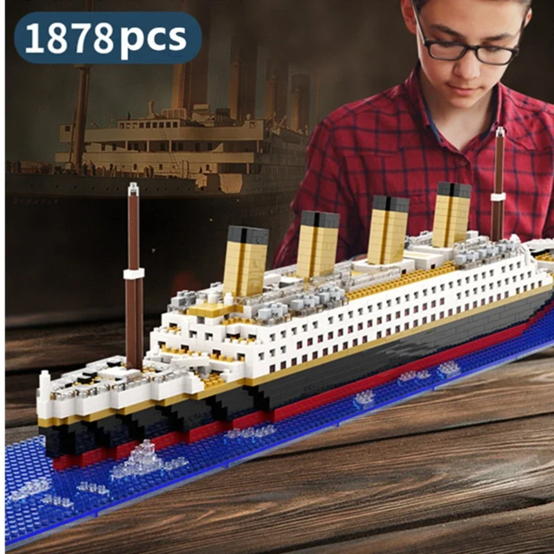 

Titanic Creative Luxury Iceberg Cruise Ship Boat Wreck Set City Diy Model Building Blocks Bricks Toys Christmas Gift
