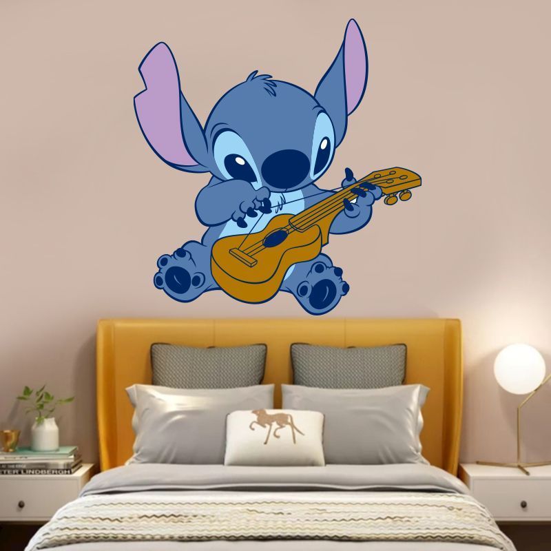 

Décalcomanie murale Lilo & Stitch : Stitch joue de l’ukulélé - Imperméable, réutilisable et parfaite pour la décoration de chambre