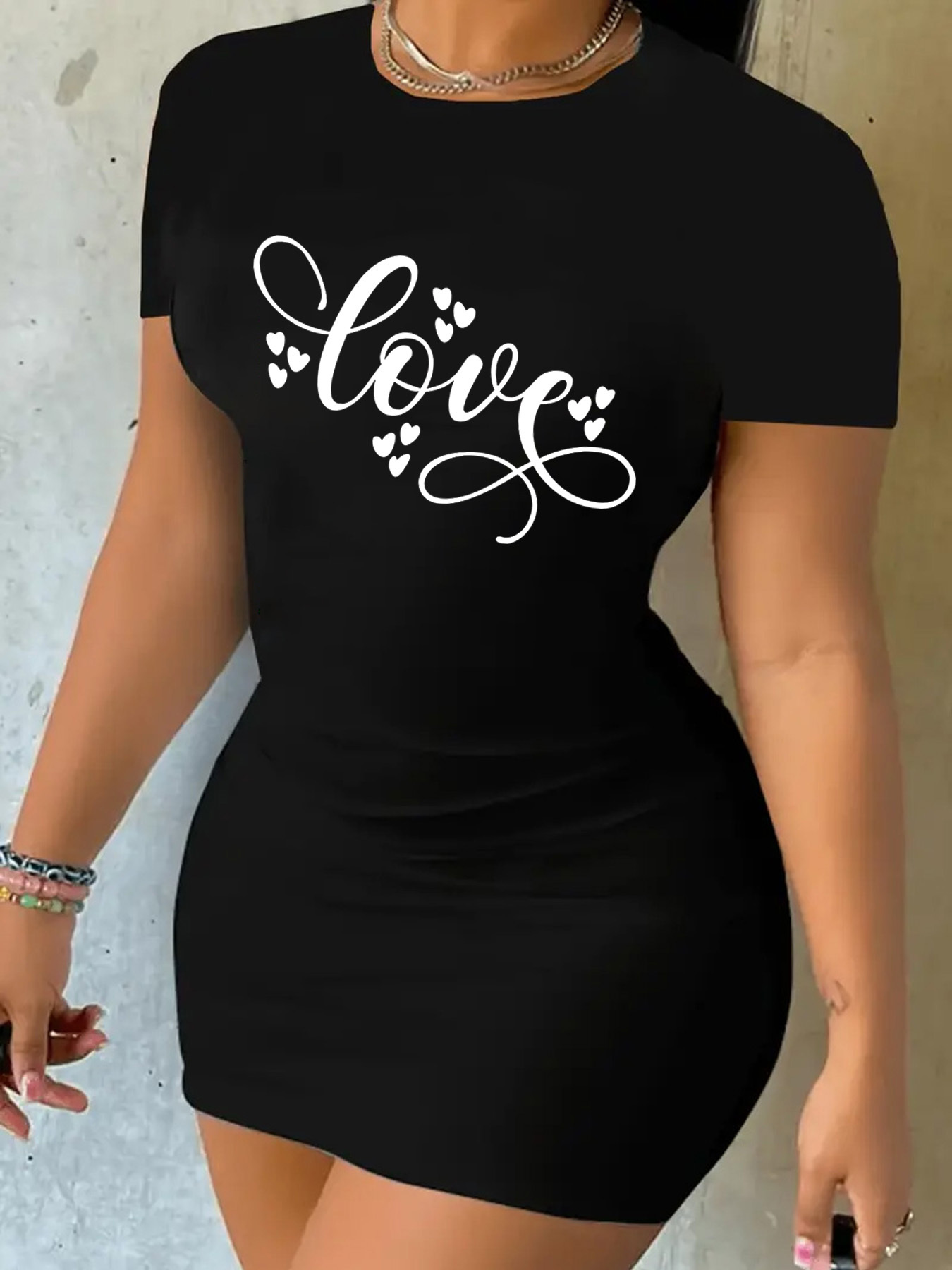 vestido negro con corazones blancos