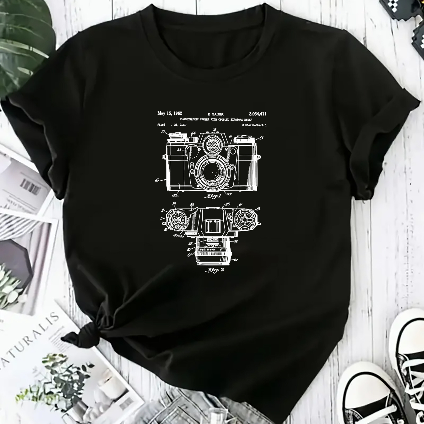 

1pc Vintage Camera Patent Print Plus Size T-shirt, Casual Polyester Knit Fabric With Stretch, Crew Neck, Alphabet Pattern, Short Sleeve Top For Photography Enthusiasts