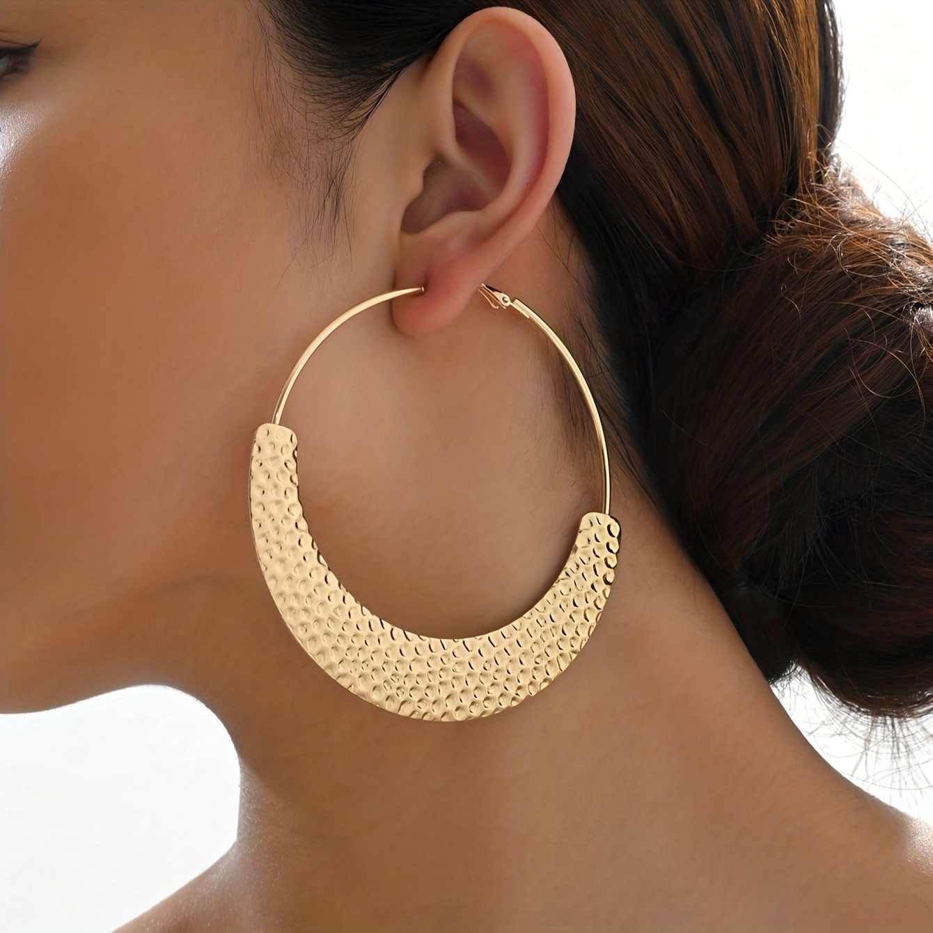 

1pair Exaggerated Large Hollow Round Hoop Earrings With Hammered Alloy Jewelry Simple Vintage Style For Women Party Ear Decor