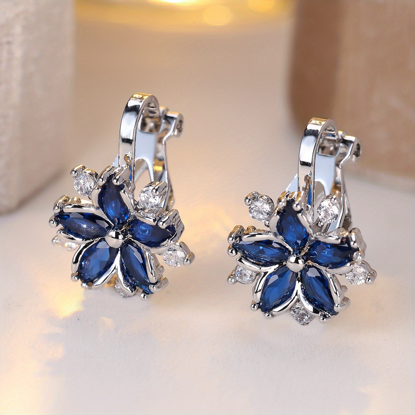 TEMU 2 Pezzi Orecchini a Clip con Design di Ciliegio in Zirconia Micro-pave, Eleganti e Delicati per Donne, Ideali per l'Uso . Orecchini Indossabili