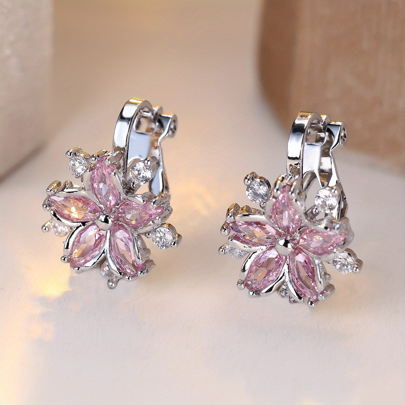 Image of 2pcs Fashionable And Delicate Cherry Micro-pave Synthetic Zirconia Design Clip-on Earrings For Women, Suitable For Daily Wear. Floral Earrings That Worn Without Pierced Ears