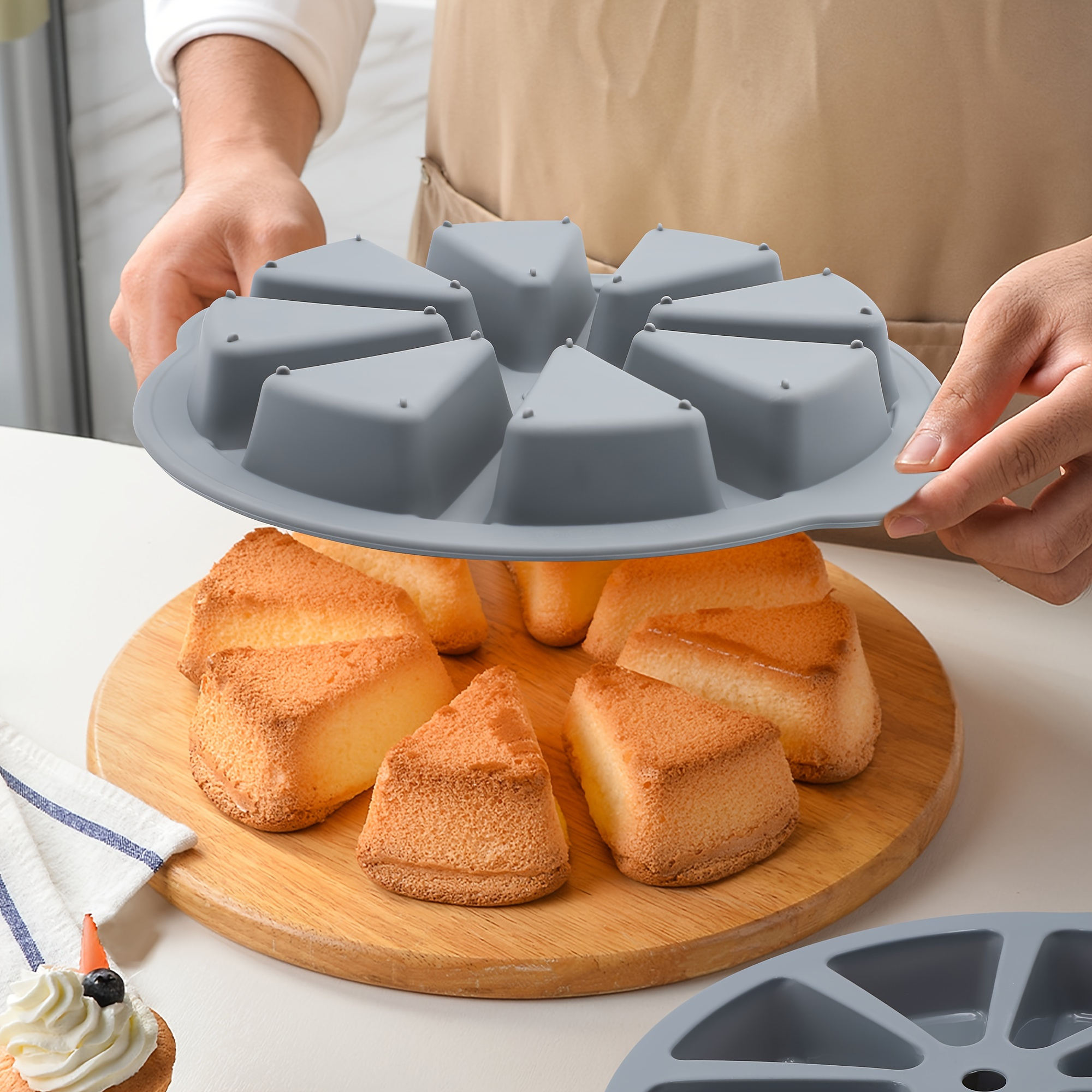 

1/3-Ensemble de moules à gâteaux triangulaires en silicone - Antiadhésif, moule à 8 cavités pour brownies, muffins, cupcakes et plus - Parfait pour les mariages, les fêtes et la pâtisserie quotidienne