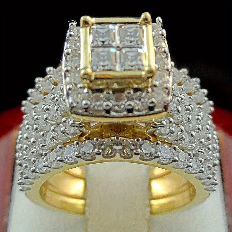 

A Vintage European And American Women's Jewelry Ring With The Same Style