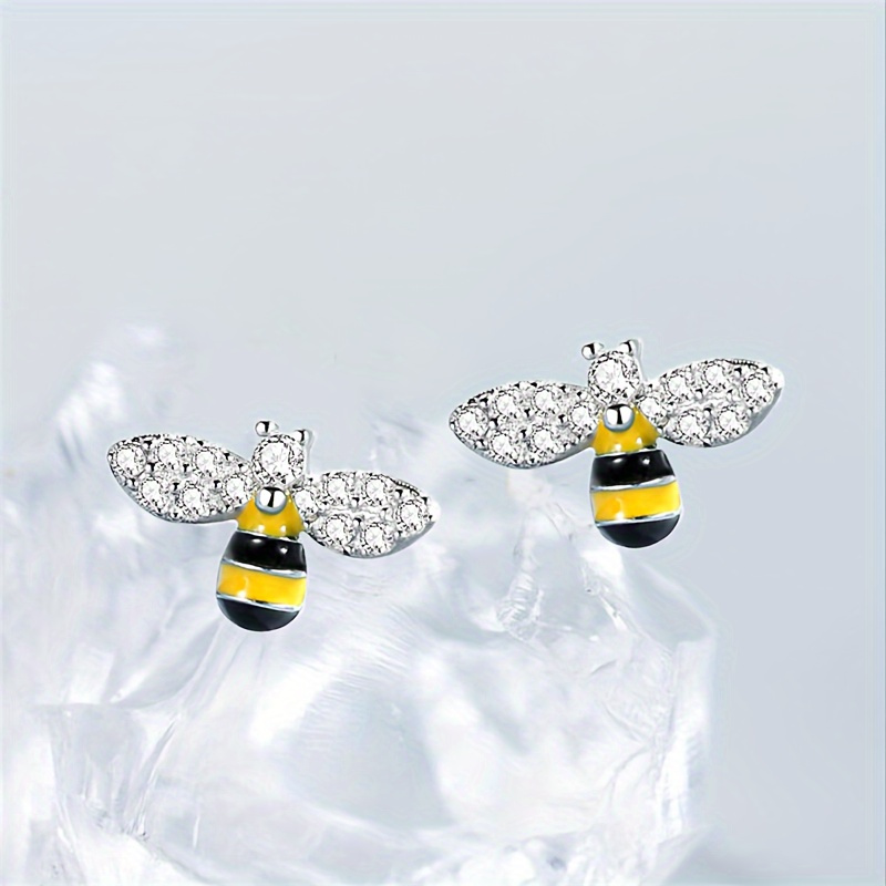 

Elegant And Stylish Exquisite Bee Stud Earrings, Perfect Gift For Ladies