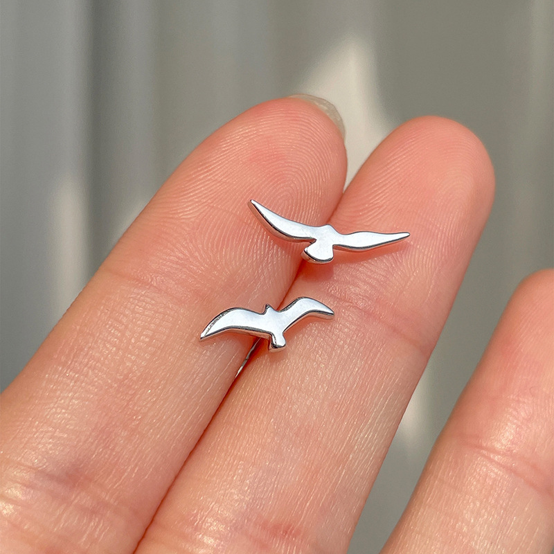 Image of Pair Of Asymmetric Seagull Earrings For Women, Simple And Trendy, Cute Bird Earrings, Versatile For Students, Commuting And Back-to- Gifts