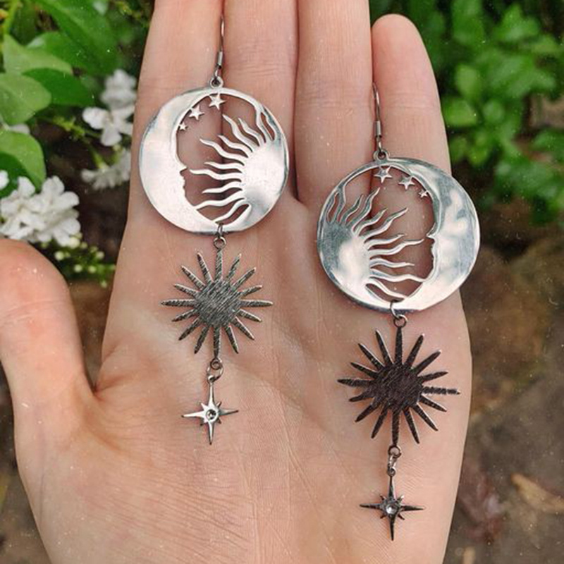 

2 Pieces Of Vintage Sun And Moon Bohemian Style Copper And Silvery Earrings For Ladies' Party Birthday Vacation Gift